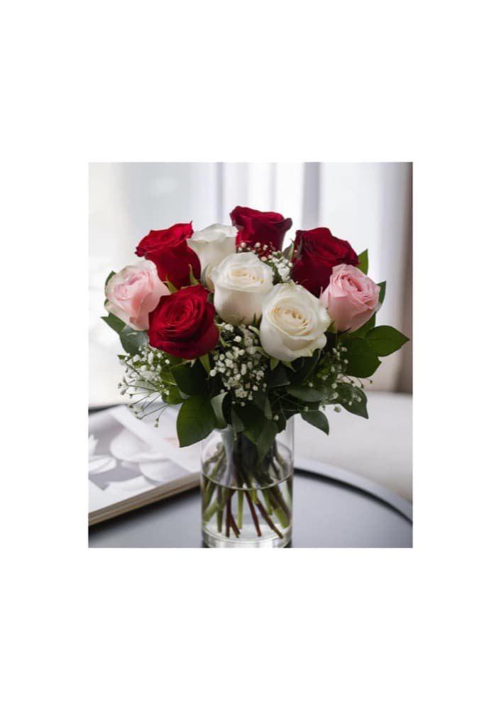 Rote, weiße und rosa Rosen im Strauß — Frühlingsromantik, handgebundener Strauß von Blumen im Westend in Frankfurt